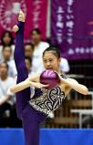 新体操女子個人、ボールで華麗な演技を見せる乙訓の小西野乃花 ©読売新聞社