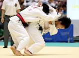 柔道女子52キロ級で優勝した敬愛の藤本彩月 ©読売新聞社