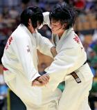 柔道女子57キロ級で3位になった八千代の新井風花(右) ©読売新聞社