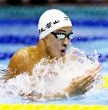 競泳男子100メートル平泳ぎで優勝した日大豊山の谷口卓 ©読売新聞社