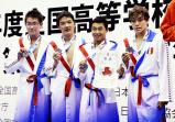 競泳男子400メートルメドレーリレーで準優勝した中京大中京の選手たち ©読売新聞社