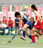 シュートを放つ今市の菊地陽菜子選手(中央)