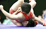団体戦、自由ヶ丘学園の選手を攻める網野の高橋夢大選手(下)