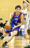 バスケットボール男子 攻め込む広島皆実の三谷桂司朗選手