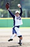 ソフトボール女子決勝 力投する千葉経大付先発の大江投手