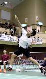 男子団体3回戦、強烈なスマッシュを放つ鹿児島商の牛込武斗選手
