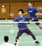 男子団体で準優勝した浪岡のダブルスの奈良岡功大(手前)、武藤映樹木組