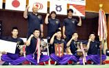 重量挙げ 学校対抗得点で初優勝を果たした飯田の選手たち