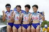 女子４００メートルリレーで優勝した相洋の選手たち