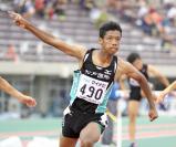男子110メートル障害を制した松戸国際の村竹ラシッド選手