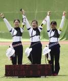 アーチェリー女子団体で3位になった同志社女の選手たち
