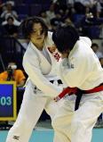 柔道女子48キロ級で優勝した南筑の古賀若菜選手(左)