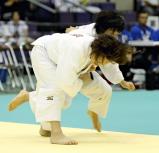 柔道女子48キロ級で優勝した南筑の古賀若菜選手(手前)