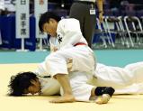 柔道女子63キロ級で優勝した大牟田の山口葵良梨選手(上)