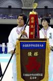 柔道女子78キロ超級で、優勝した藤枝順心の米川選手(左)
