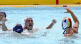 水球決勝、第3ピリオド、シュートを決め、喜ぶ鹿児島南の加治木純選手
