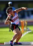陸上女子砲丸投げで優勝した岡山商大付・奥山琴未選手（２９日、福井市で）＝杉本昌大撮影