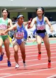 陸上女子１６００メートルリレー準決勝に出場した敦賀のメンバー（１日、福井市で）＝山内浩平撮影