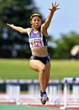 陸上女子三段跳びで準優勝した松山北・世良選手（１日、福井市で）＝杉本昌大撮影