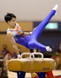 体操男子個人総合で優勝した清風・川上翔平のあん馬の演技