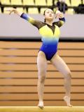 体操女子団体総合で、平均台の演技をする関根学園・細川琴未選手