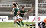 サッカー男子決勝、同点のゴールを決めた青森山田の丸山大和（左から３人目）