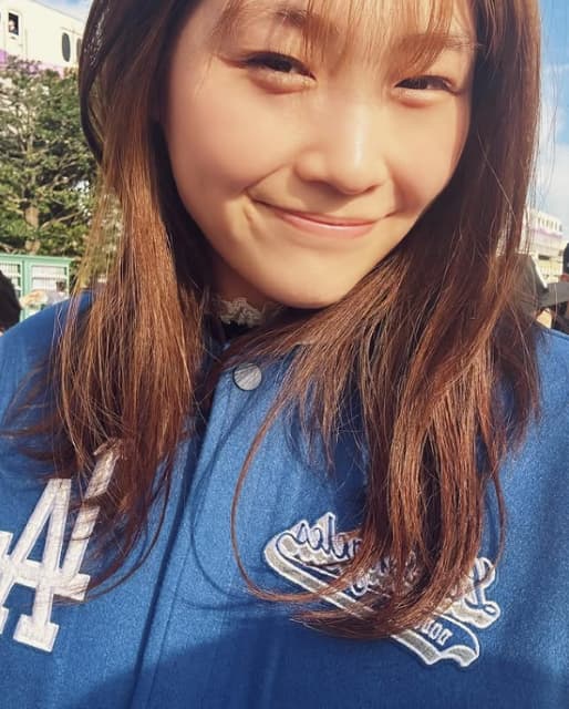 「ほぼすっぴん⁉」バレー選手・黒後愛がドジャーススタジャンコーデを披露