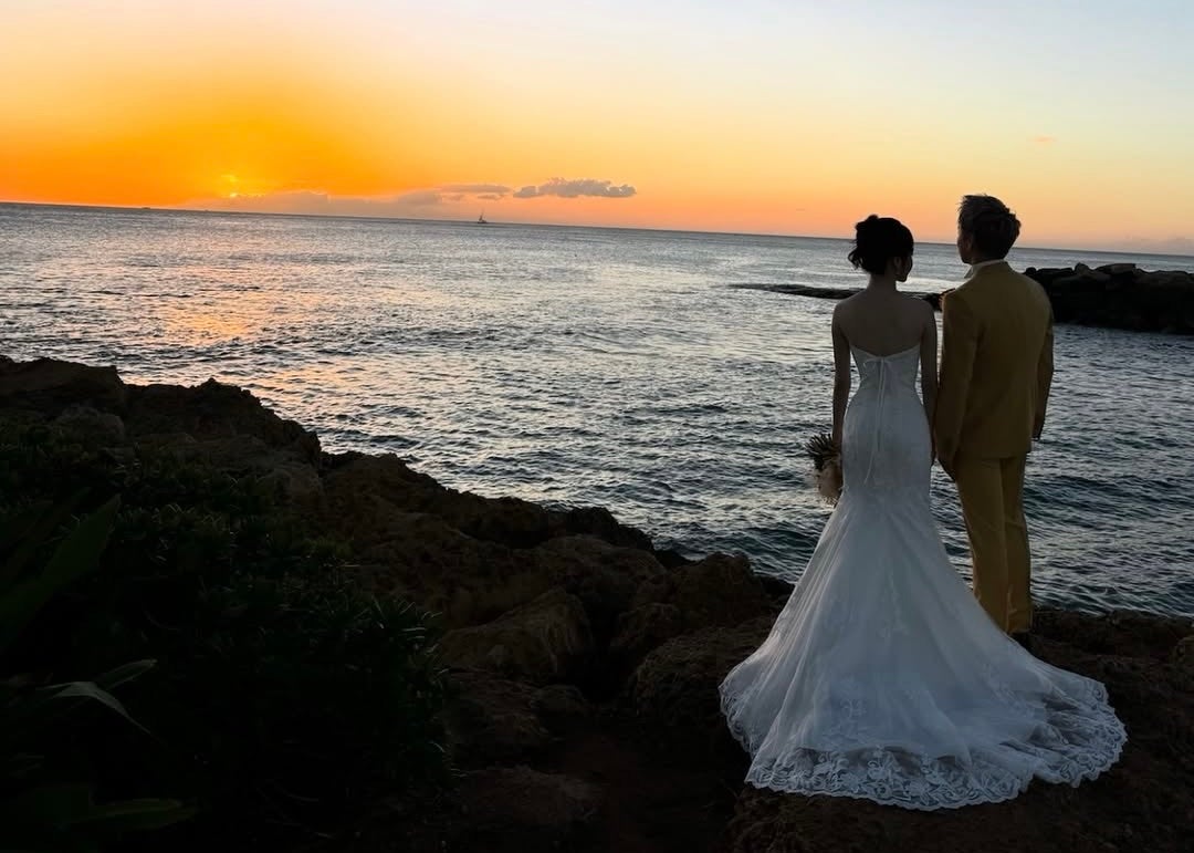 話題沸騰…K-1王者と結婚報告、“あの透明女優”の幸せショットに祝福殺到