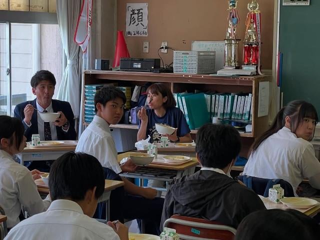 元女子陸上・福士加代子、母校の後輩が教員を務める中学校で講演「明るさと元気で挑戦して」