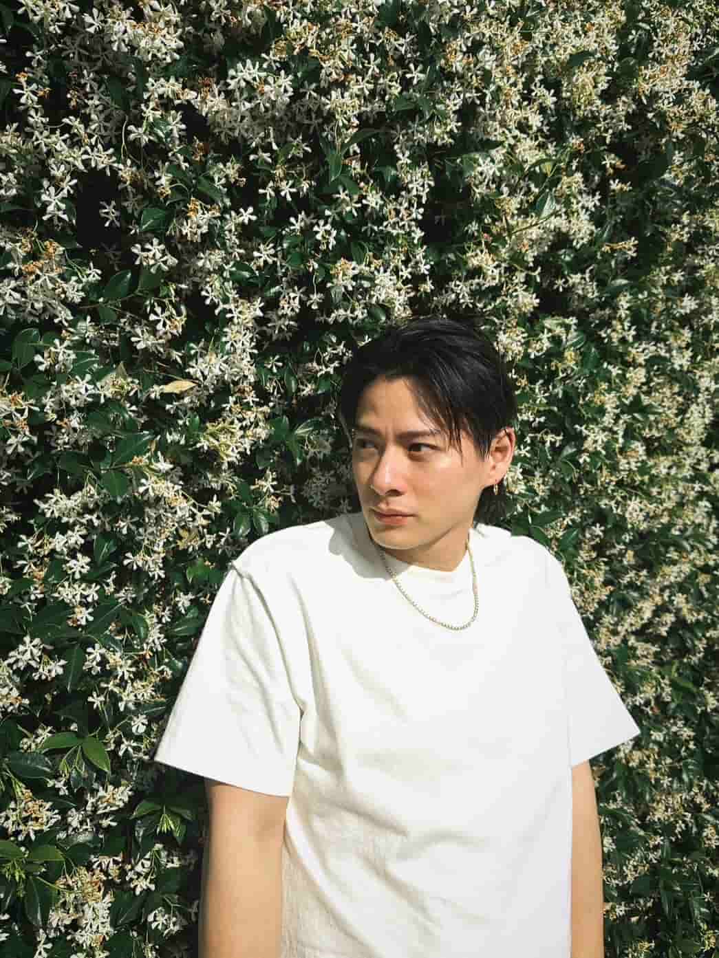 まるで雑誌の表紙！平野紫耀、LAフェス前のリラックスショットを公開