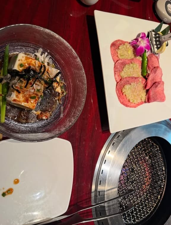 「あーん、毎日がご褒美じゃないしんからー‼」クロちゃんの罪悪感と共に焼肉を食らう夜に注目集まる！