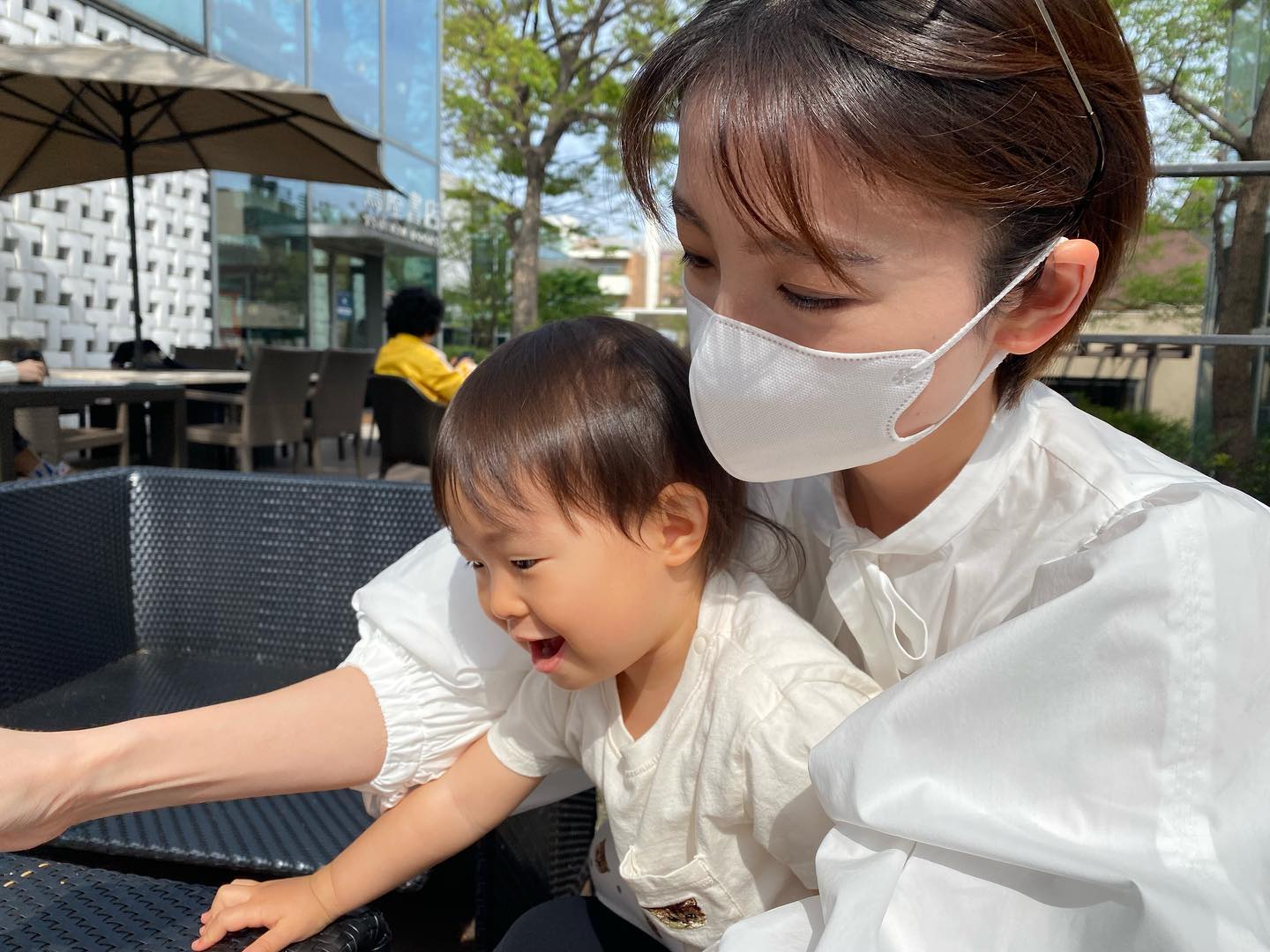 🧚‍♀️篠田麻里子さんとミキティーのママ友2ショット😍📸愛娘を抱く愛情溢れる写真も公開💖🍼