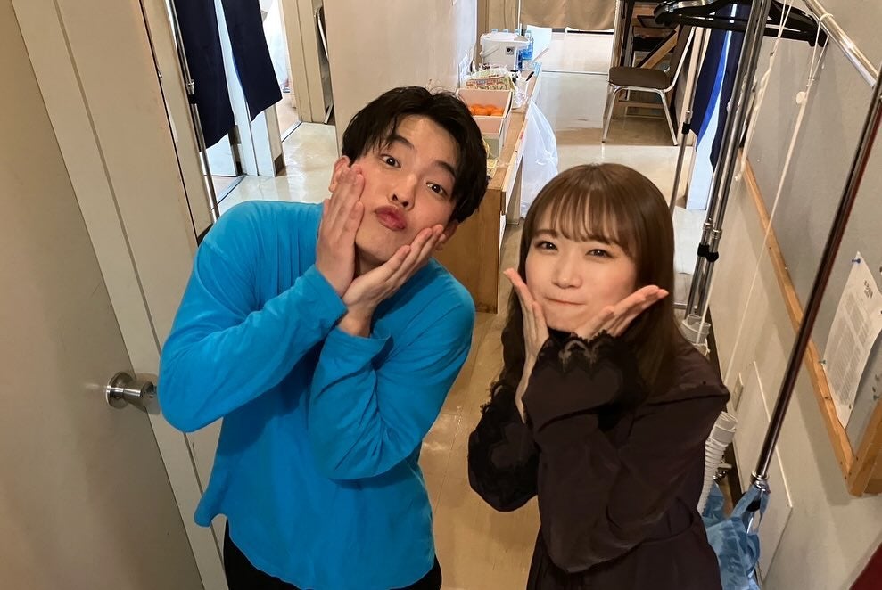 「皆さんのおかげでとても楽しい14公演でした！」秋元真夏 舞台裏オフショット多数公開📸✨