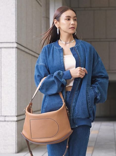 滝沢眞規子　どんなシーンでも大活躍！NaVY10月号で注目の新作バッグを紹介