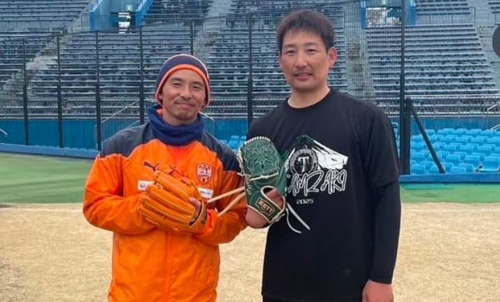 J1清水・乾貴士が阪神・岩崎の自主トレに参加！！「キャッチボール楽しかったー！」