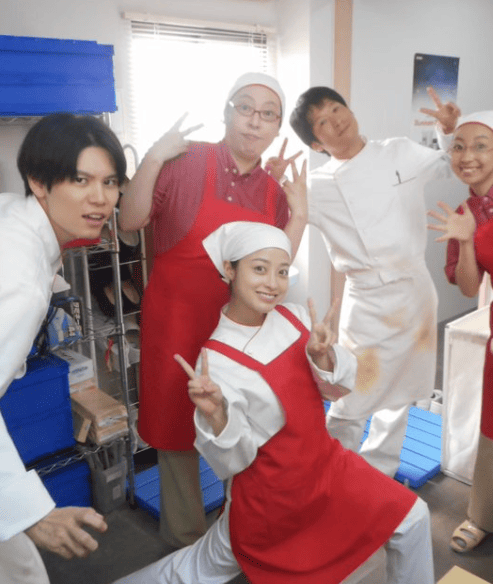 朝ドラ「おむすび」社食チームのオフショットに「環奈ちゃん育休から復帰したの!?」「素敵な職場」と反響