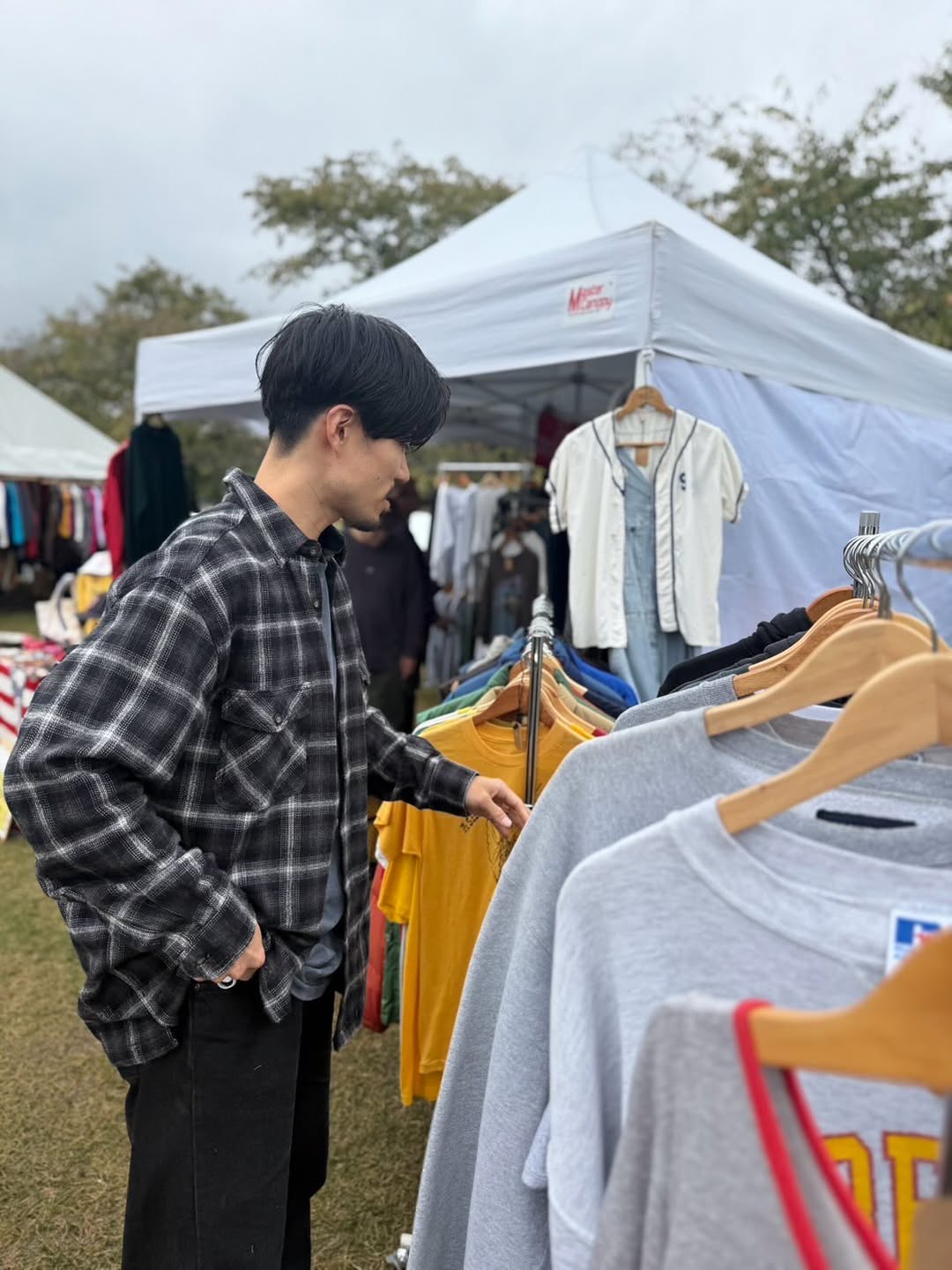 「関田誠大、“休日ショット”が話題　リラックスした姿にファンほっこり『柄シャツ似合いすぎ！』」