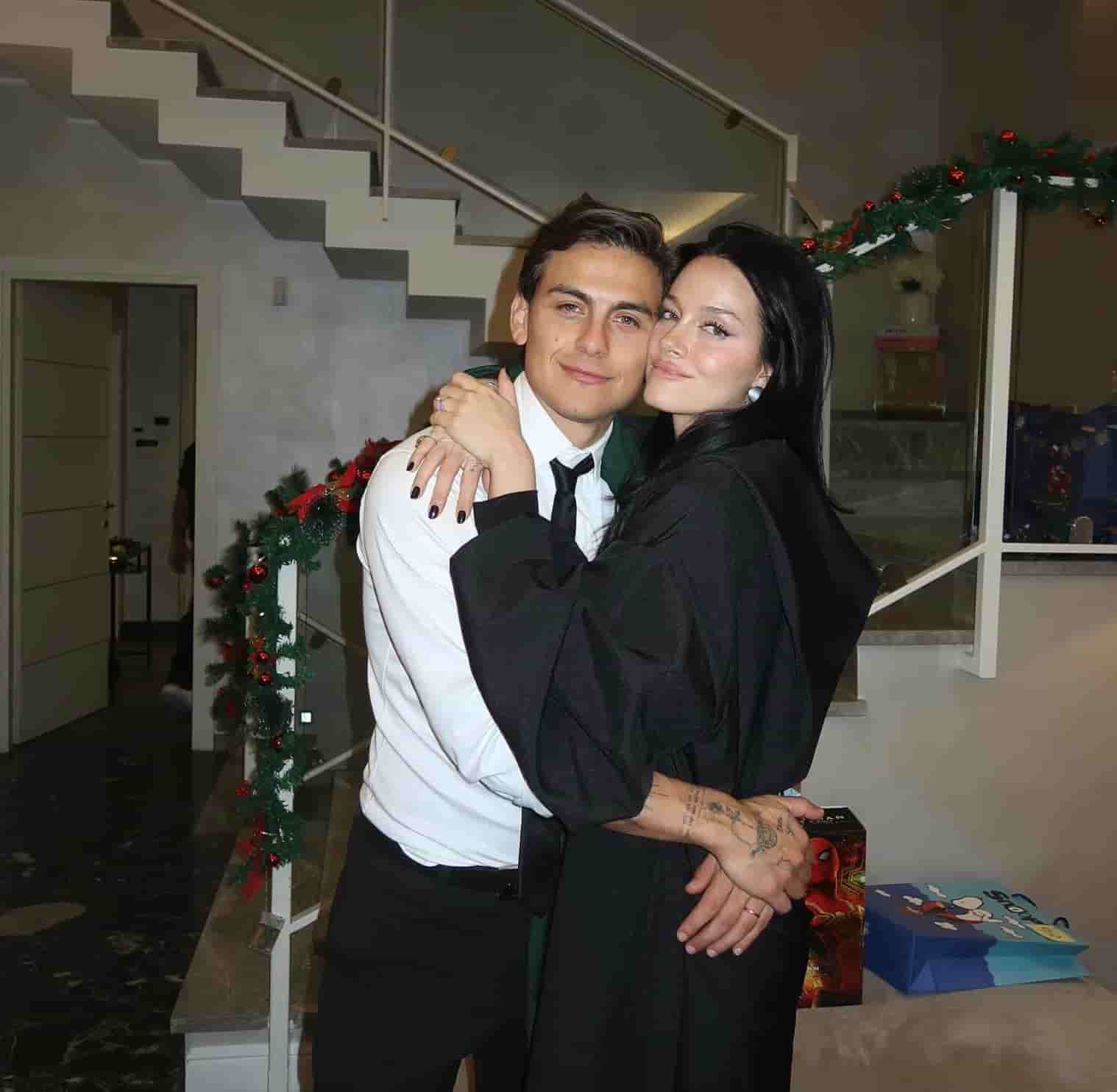 ディバラ、奥さんとのクリスマスショットを投稿「Feliz navidad amigos de insta」