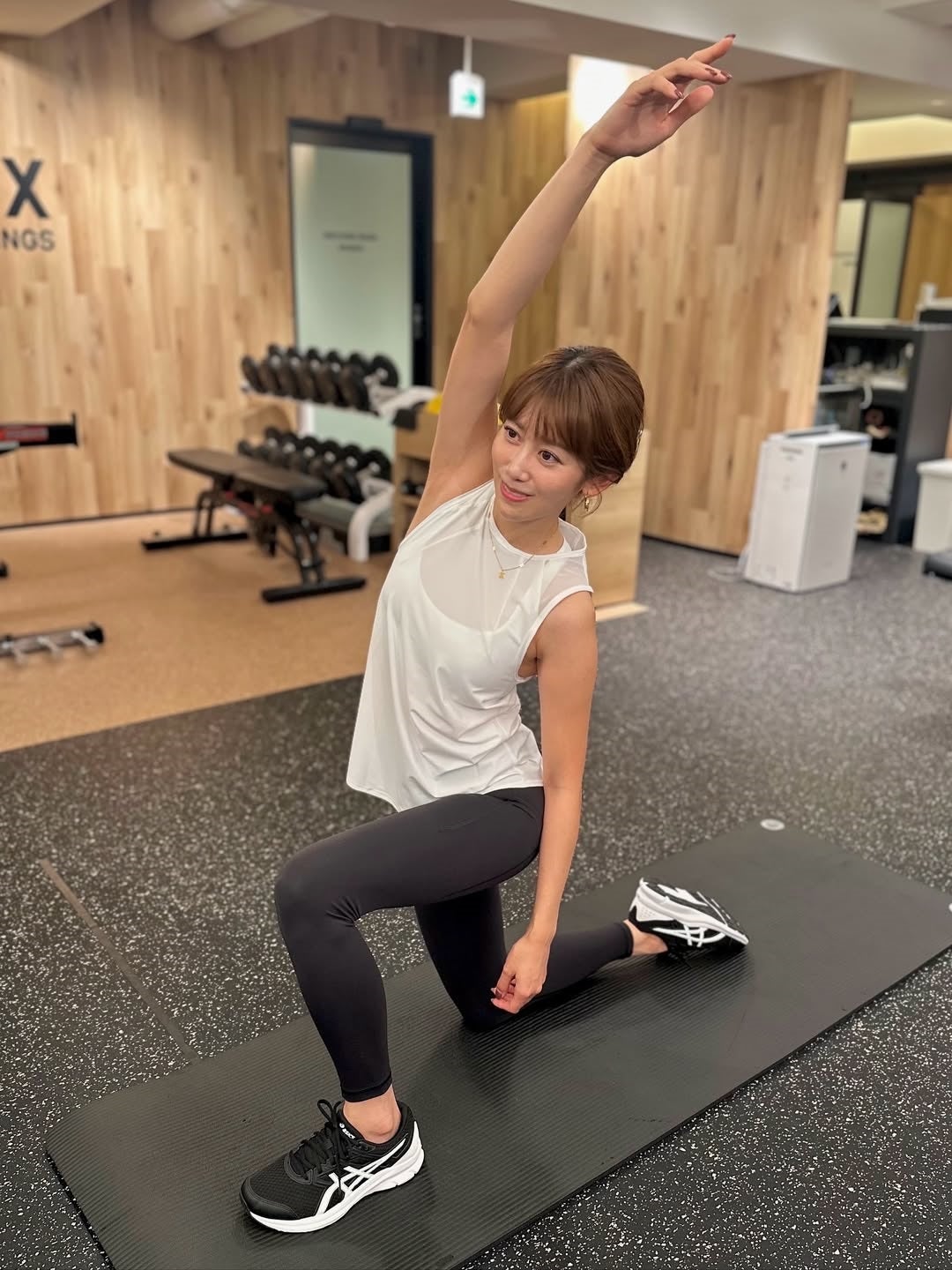 美女アナがまるで体操選手に変身⁉美しいボーズをインスタに投稿！！