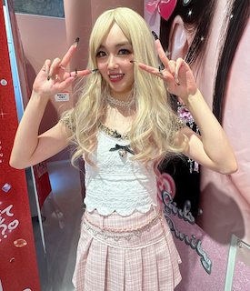 エルフ荒川が澤田有也佳アナウンサーに”ガチ”ギャルメイク！「東大卒とは思えないギャル姿」