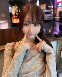 人気アイドル 家族との仲良しショット公開で話題に「仲良し家族でこっちまで幸せな気持ちになる〜」
