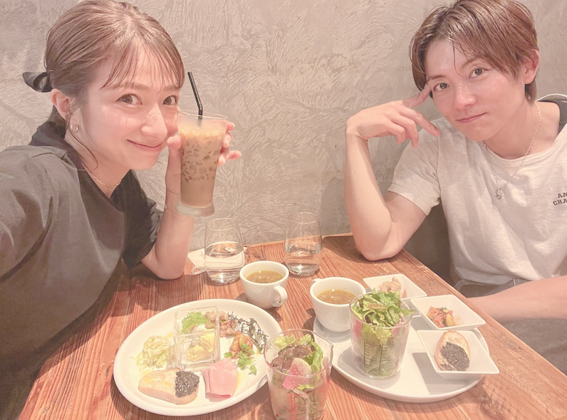 辻希美さんが息子の寝相と成長にびっくり😳束の間の休憩に夫・杉浦太陽さんとランチデートも💕