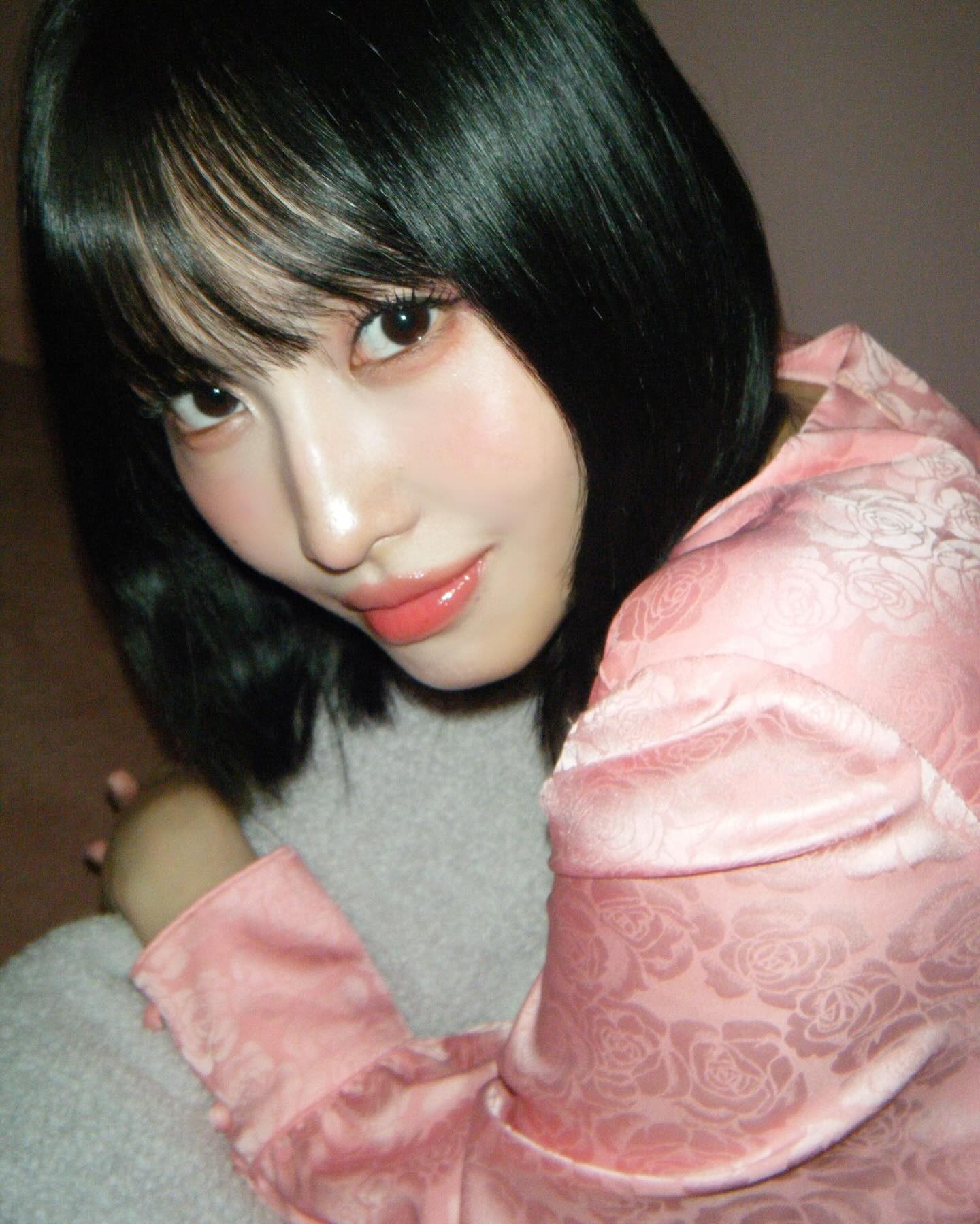 TWICE モモの“彼女感”あふれるショットが反響「世界で1番可愛い」