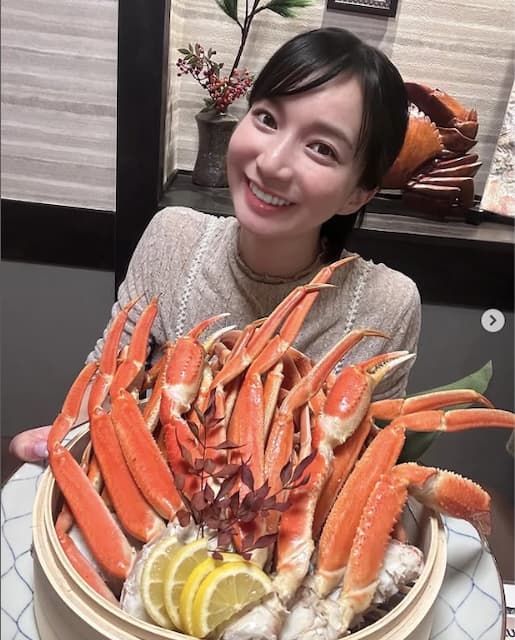 芹那が豪華なカニ食べ放題を堪能！