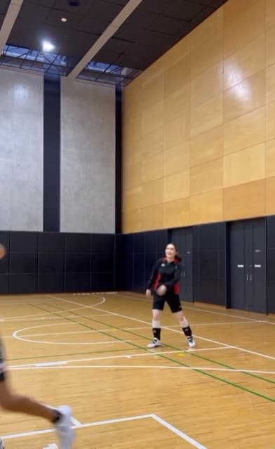 平野ノラがピンチ!? 芸能人バレーボールチームで大奮闘中！