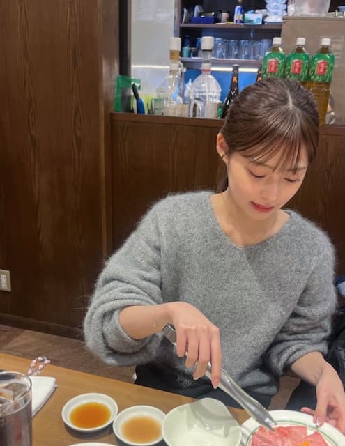 「めっちゃ幸せそう」田﨑さくらアナ、“焼肉始め”オフショットを公開！