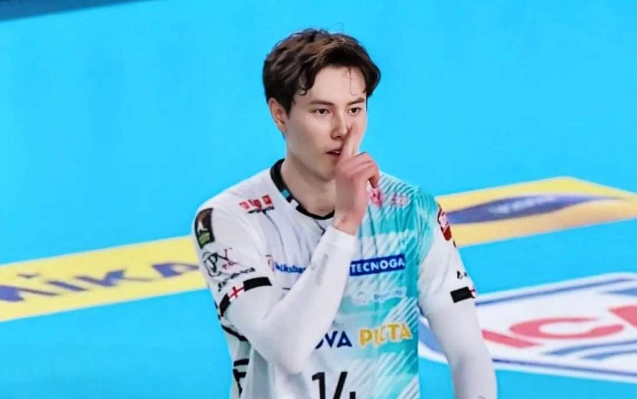 髙橋藍🏐が謎のポーズ写真を投稿し、世界中からコメントが殺到💓