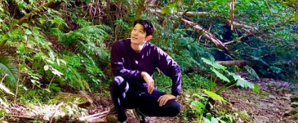 鈴木亮平、「やんばるの森」で癒しの瞬間！沖縄の自然遺産に感動！！