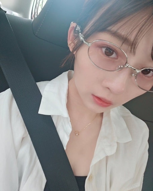 伊藤沙莉、破壊力抜群の自撮り解禁。サングラス以上に視線奪う素顔の破壊力