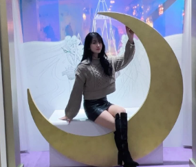 「セーラームーンストアで大はしゃぎ！」小寺真理、外国人観光客の撮影指導に爆笑